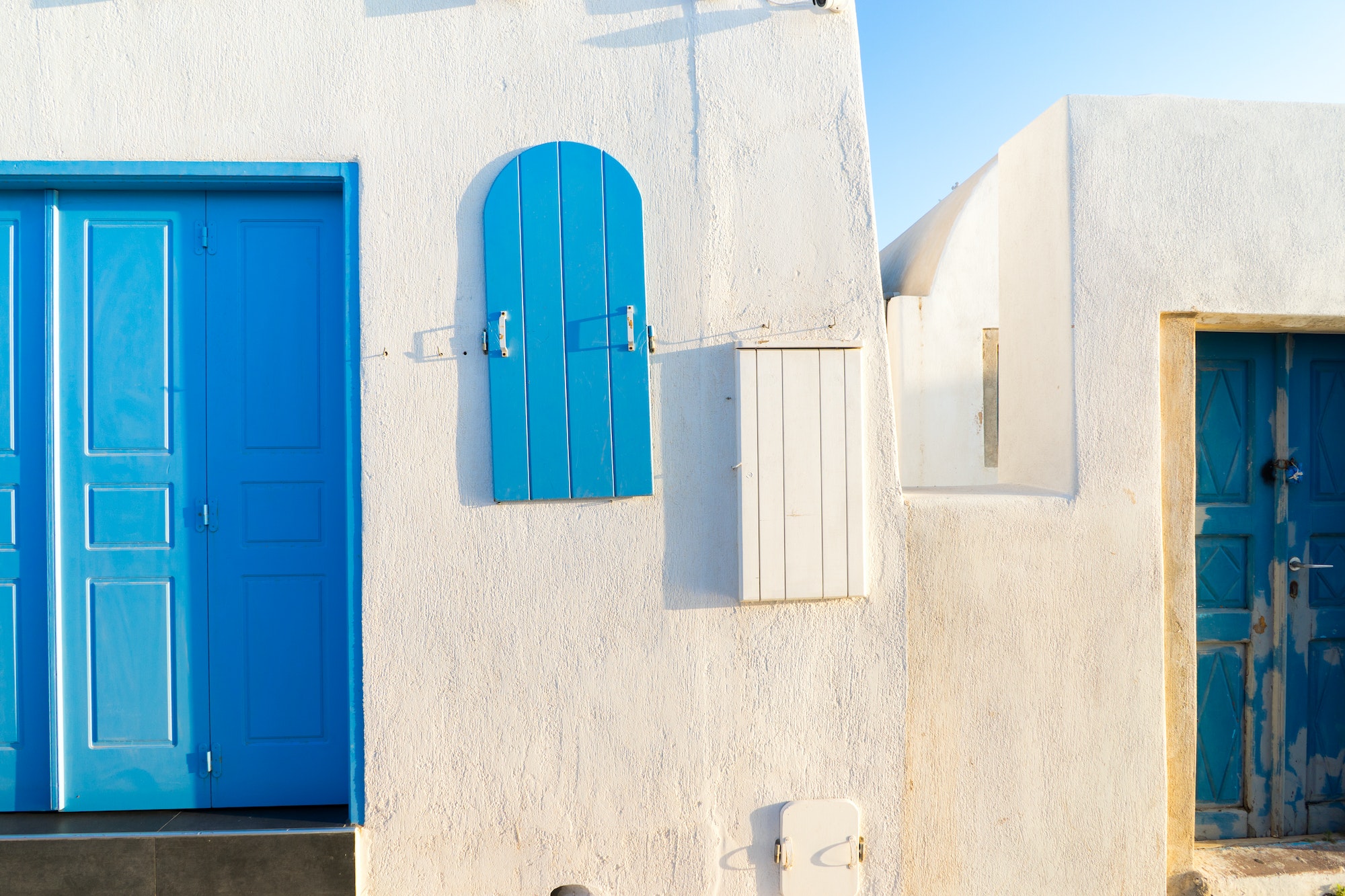 Loving the blue accents in Santorini with the white washed walls